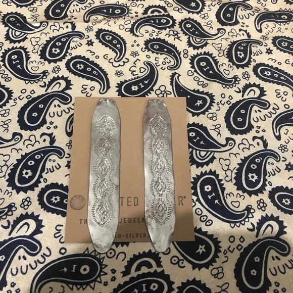 Twisted Silver earrings - Picture 5 of 7